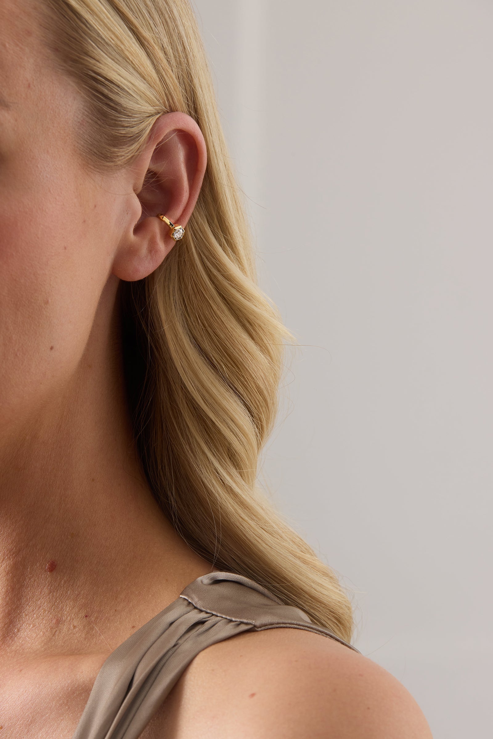 Honey Comb Gold and Diamond Ear Cuff