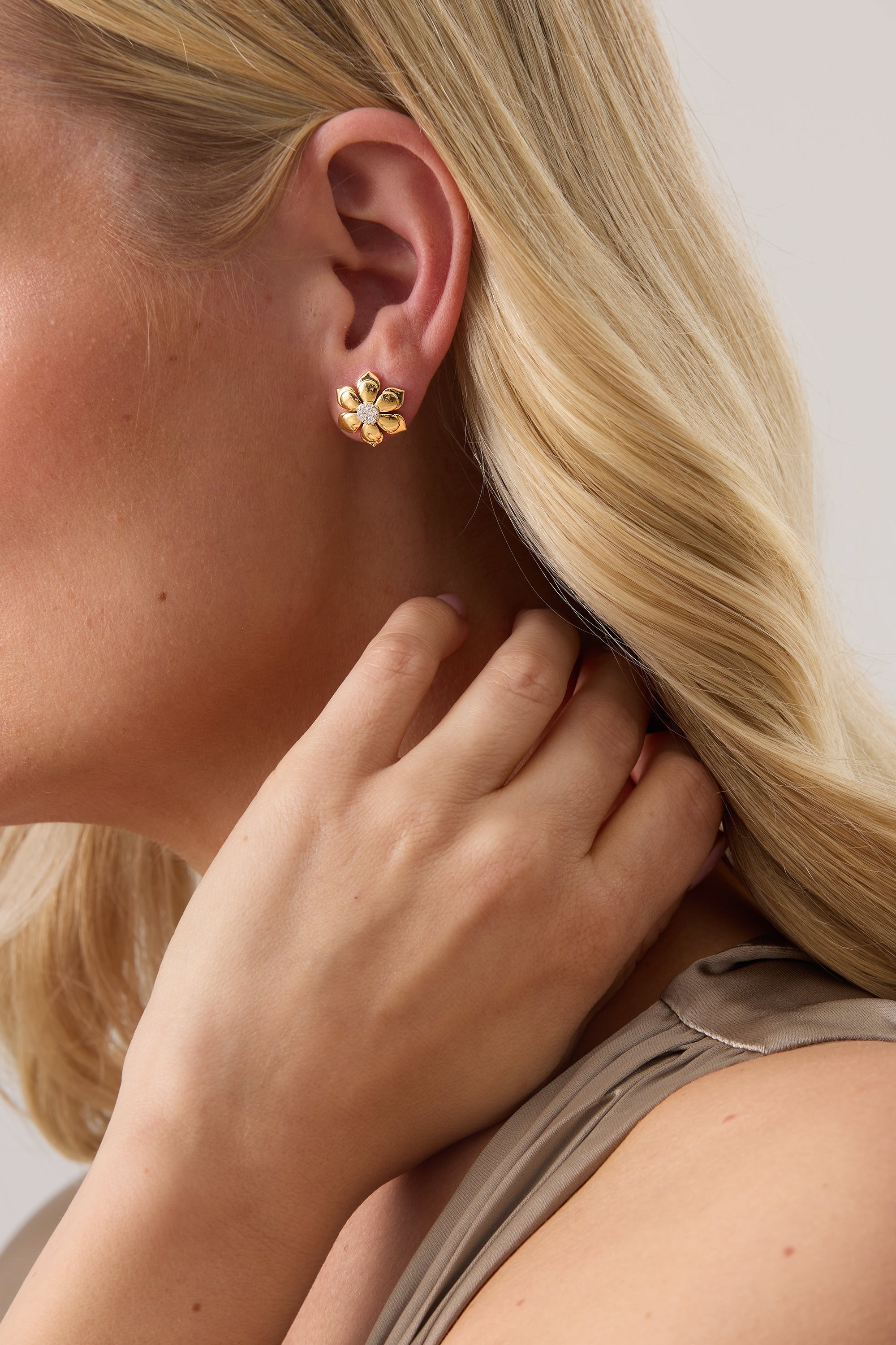 Lierre Gold and Diamond Pear Flower Petite Solid Studs