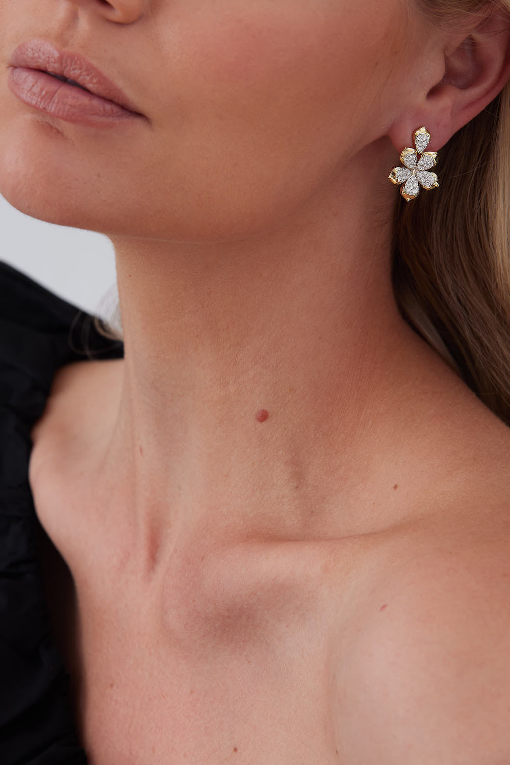 Lierre Gold and Diamond Detachable Partial Pear Flower Drop Earring