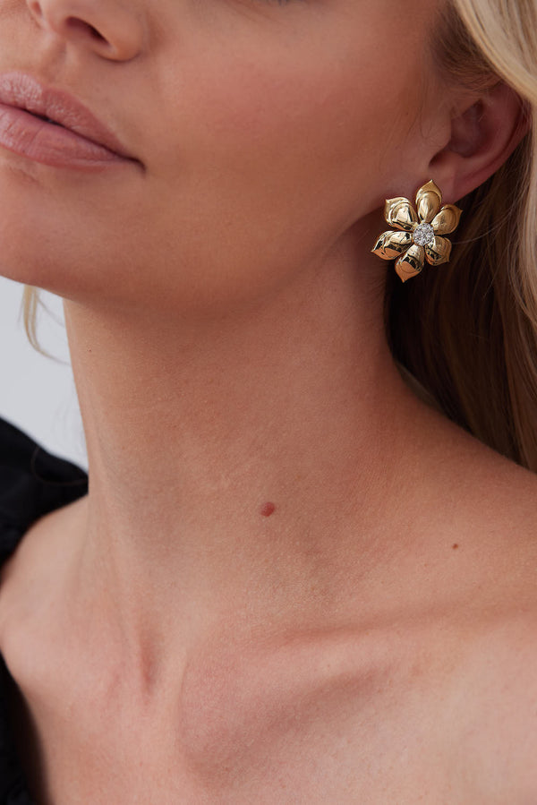 Lierre Gold and Pear Diamond Flower Stud Earring