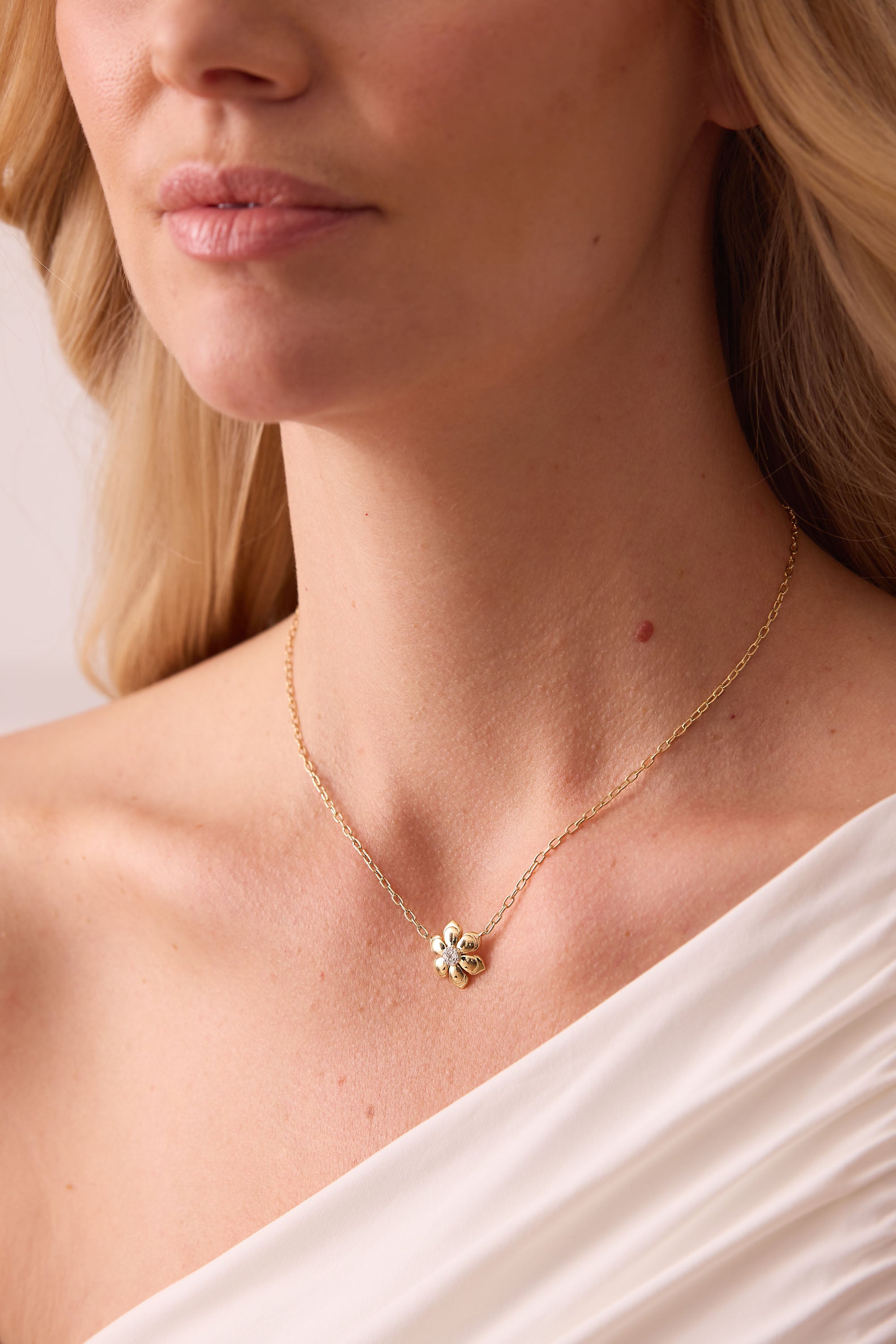 Lierre Pear Diamond Petite Flower Necklace